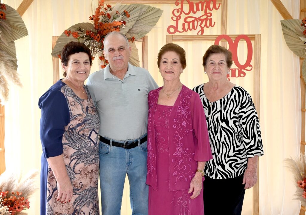 Os irmaos Anete, Alberto, Luiza e Odete