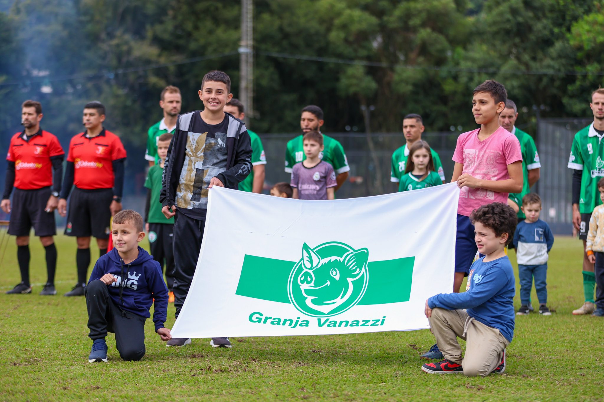 Bandeira da Granja Vanazzi na final do Campeonato Municipal de Futebol de Campo 2026